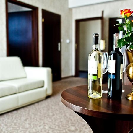 Dwor Dwikozy Hotel ภายนอก รูปภาพ