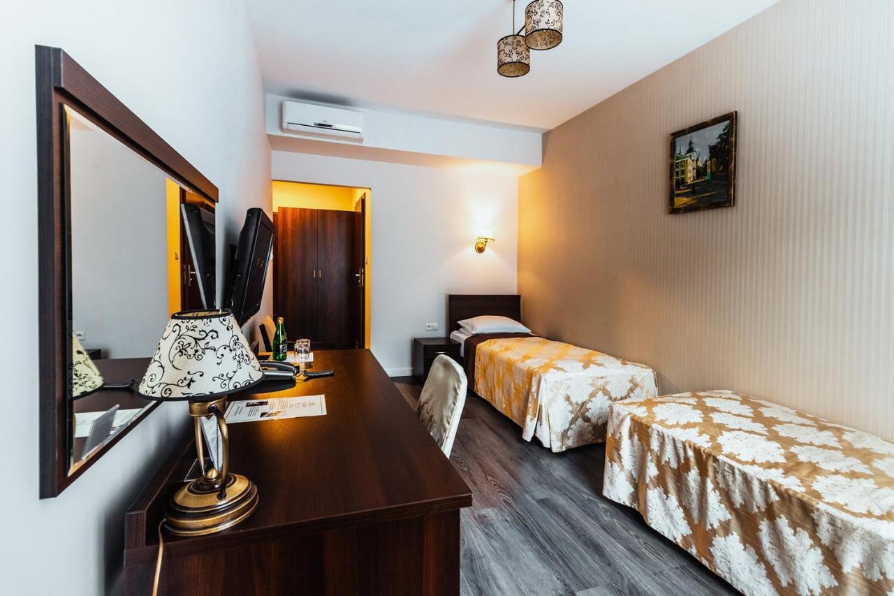 Dwor Dwikozy Hotel ภายนอก รูปภาพ