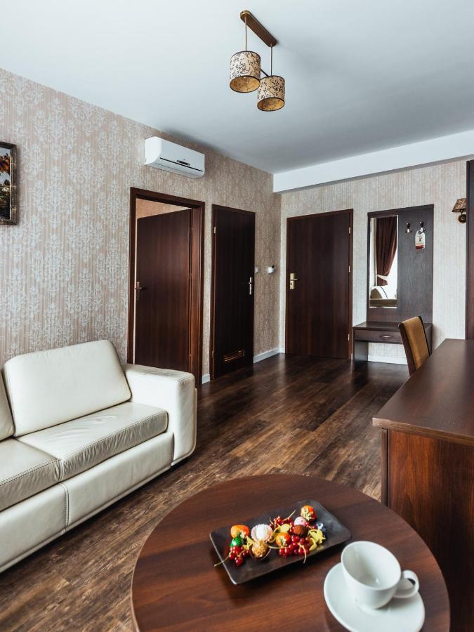 Dwor Dwikozy Hotel ภายนอก รูปภาพ