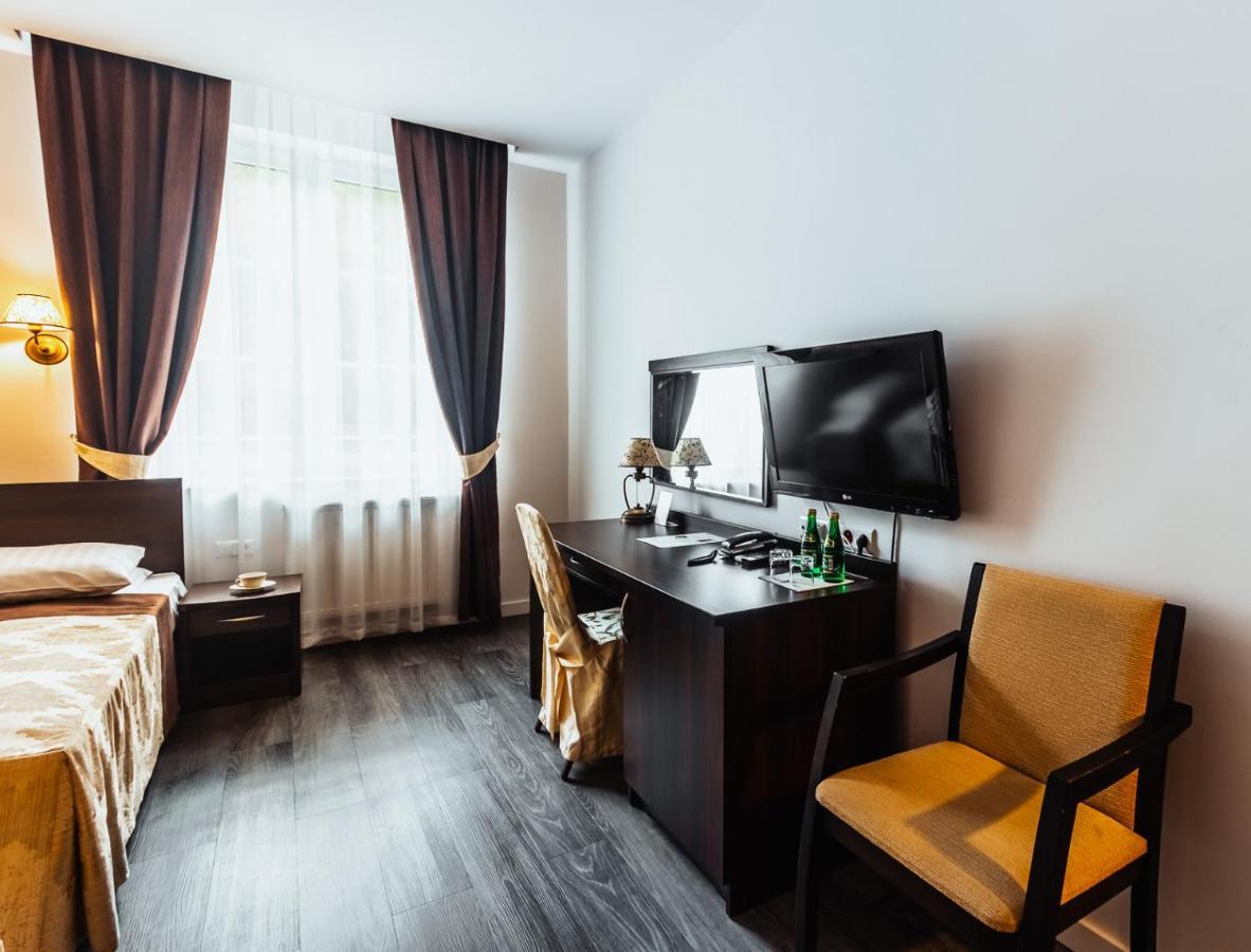 Dwor Dwikozy Hotel ภายนอก รูปภาพ