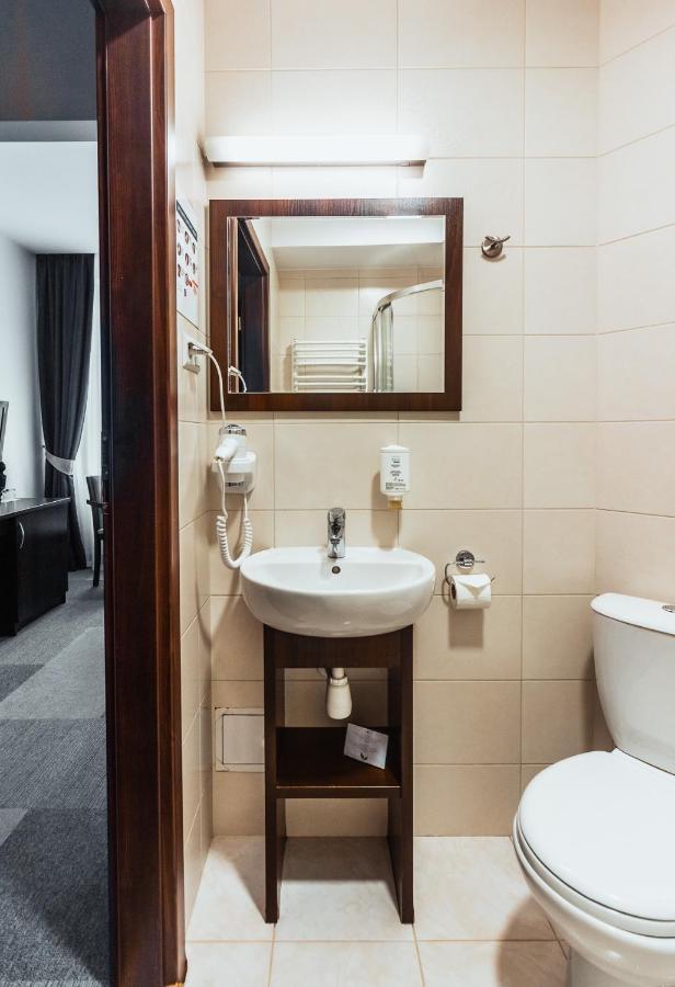 Dwor Dwikozy Hotel ภายนอก รูปภาพ