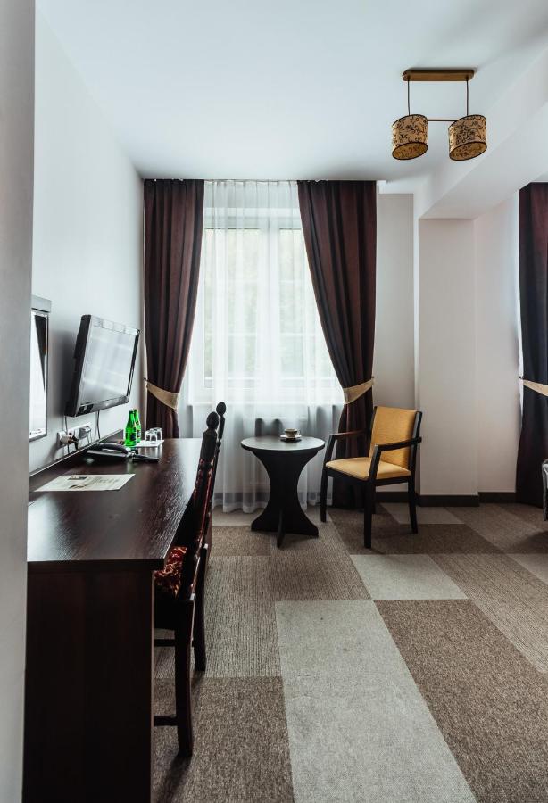 Dwor Dwikozy Hotel ภายนอก รูปภาพ