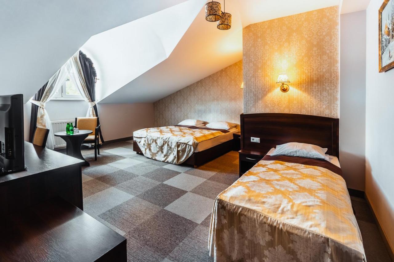 Dwor Dwikozy Hotel ภายนอก รูปภาพ
