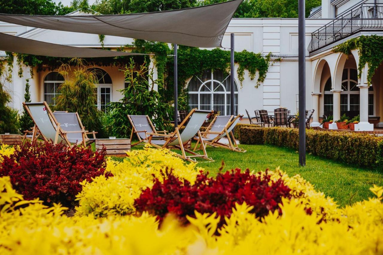 Dwor Dwikozy Hotel ภายนอก รูปภาพ