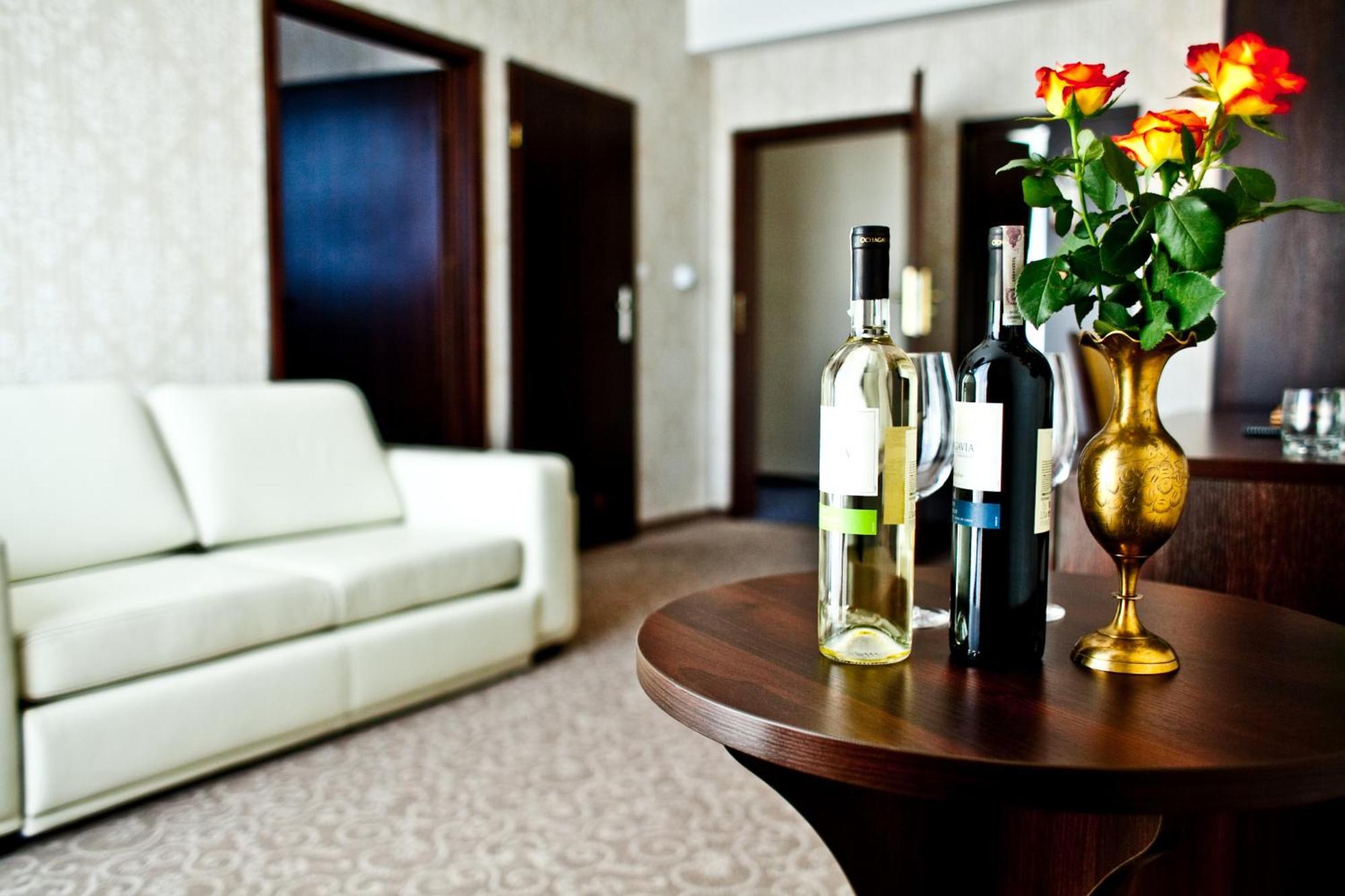 Dwor Dwikozy Hotel ภายนอก รูปภาพ