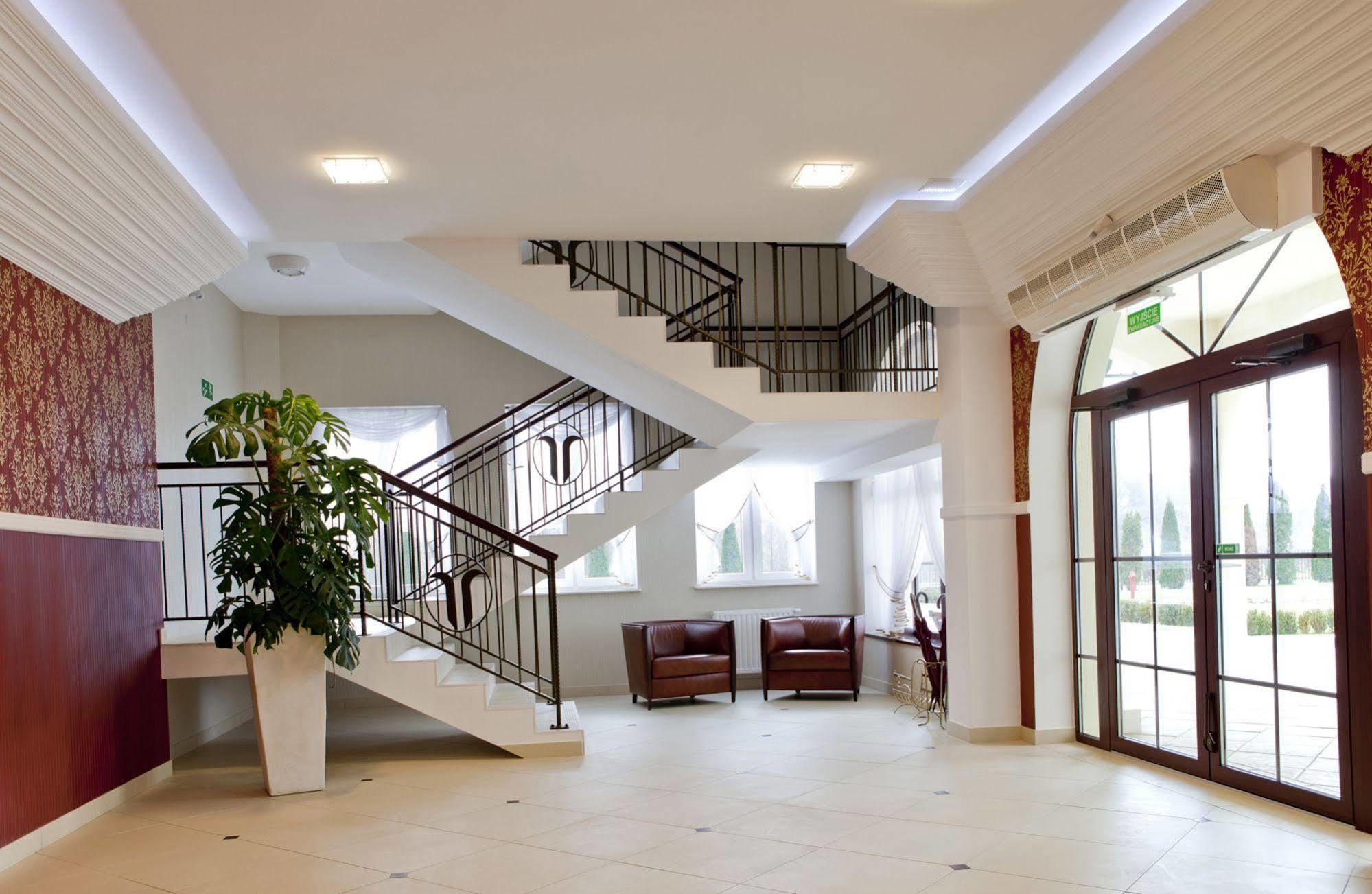 Dwor Dwikozy Hotel ภายนอก รูปภาพ