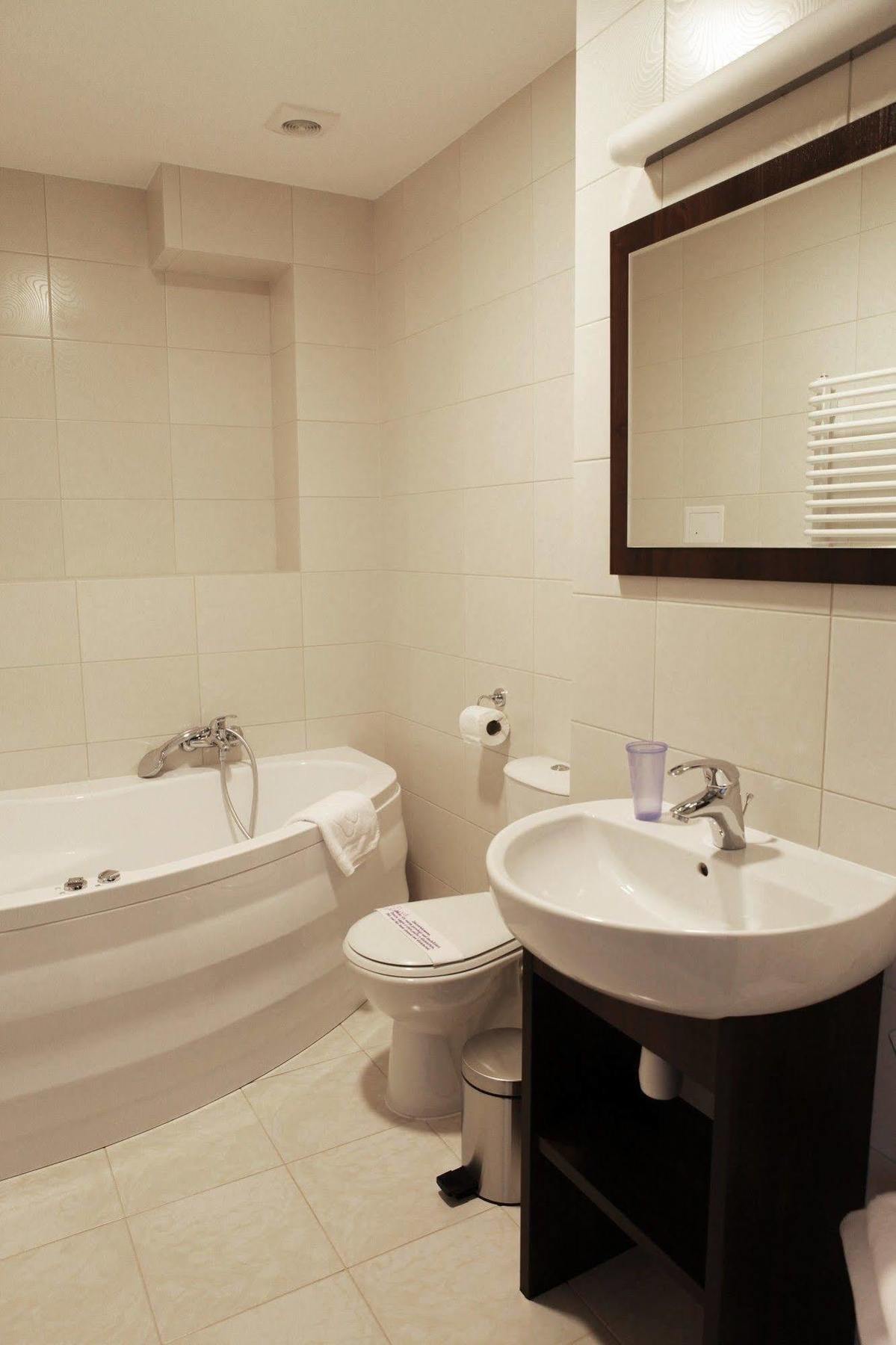 Dwor Dwikozy Hotel ภายนอก รูปภาพ